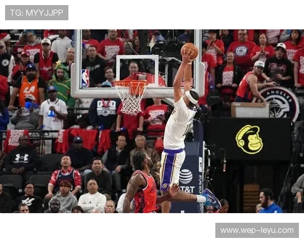 伦纳德弧顶三分定胜负,快船在最后关头完成逆转 伦纳德弧顶三分定胜负,快船在最后关头完成逆转