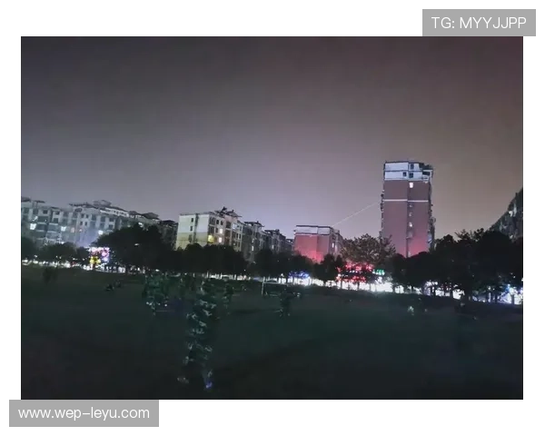 _夜景跑步比赛:灯火辉煌中的健康之旅_,夜景跑步的句子 _夜景跑步比赛:灯火辉煌中的健康之旅_,夜景跑步的句子